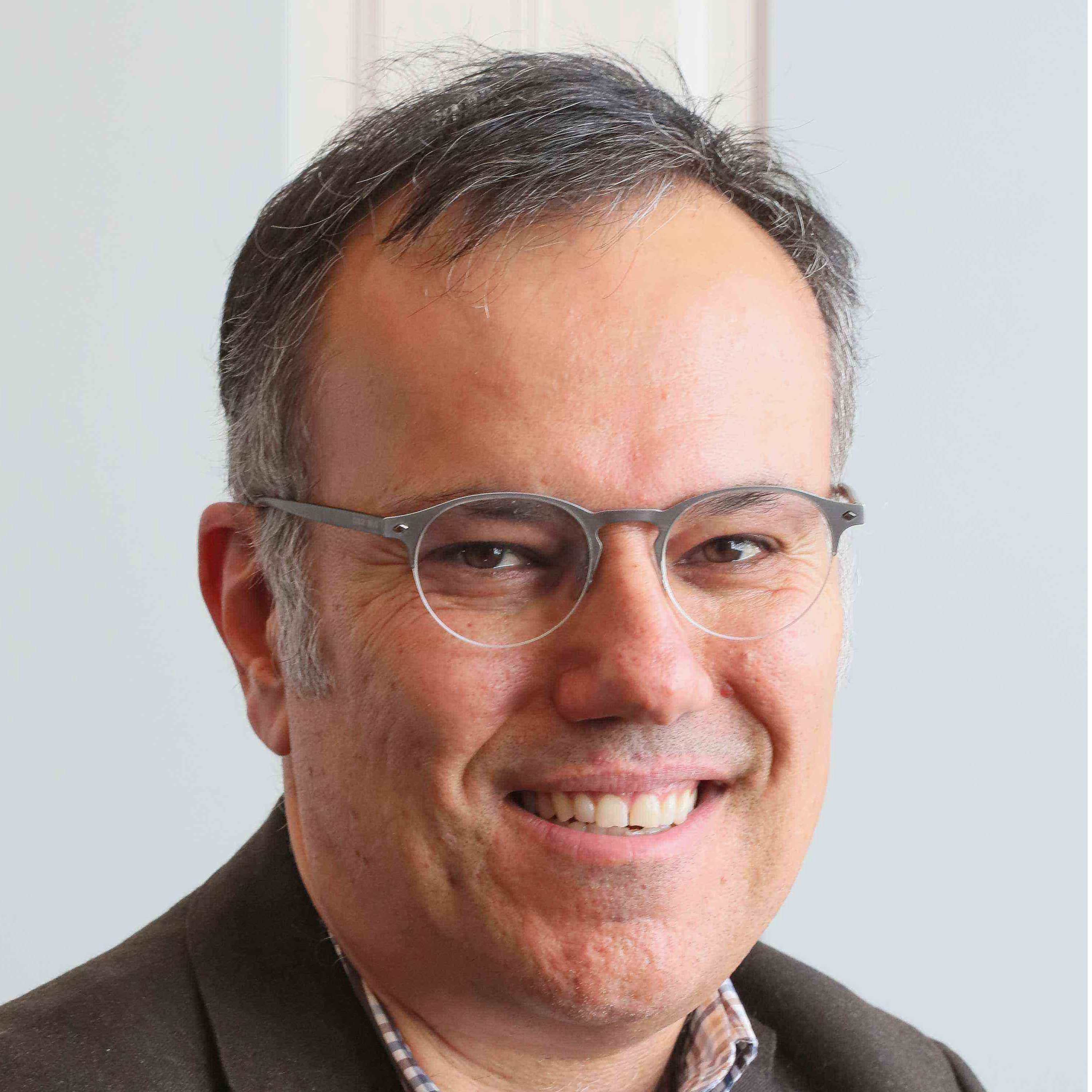 Babak Falsafi